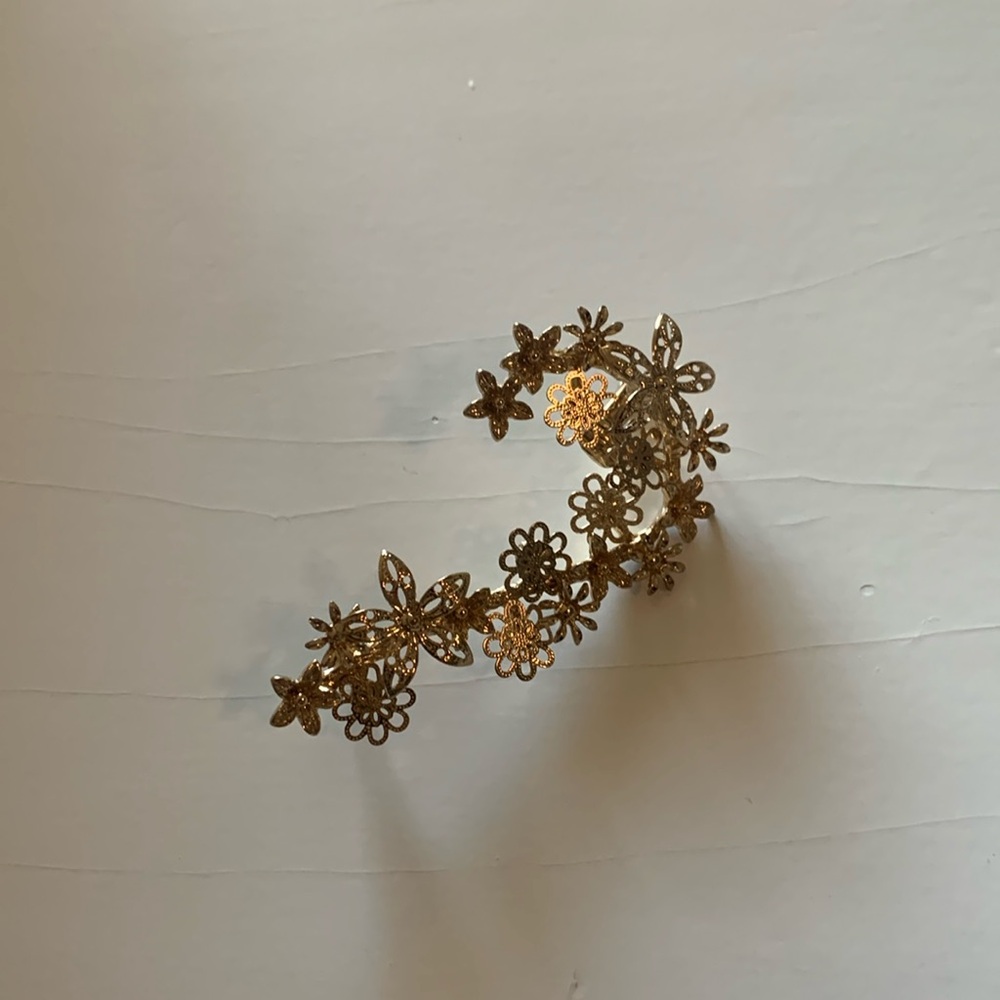 Gold floral earring cuff